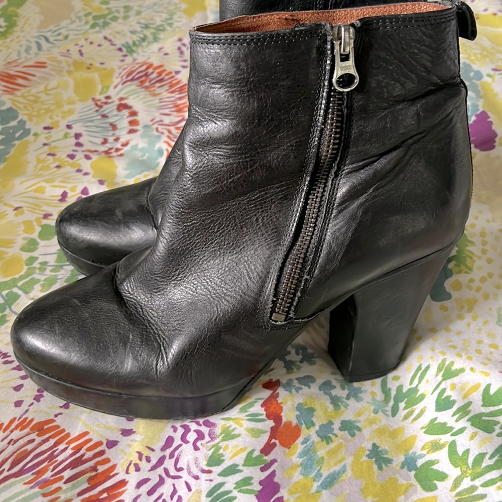 Gorgeous black leather boots from Spain